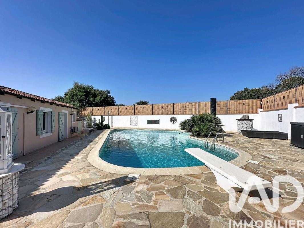 Villa 8 Pièce(s) Roquebrune-sur-Argens
