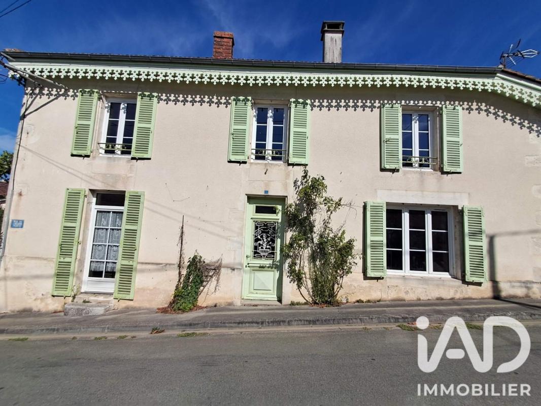 Maison de village 7 Pièce(s) Fontaine-Chalendray
