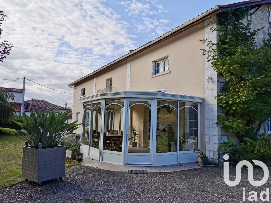 Maison 9 Pièce(s) Barbezieux-Saint-Hilaire
