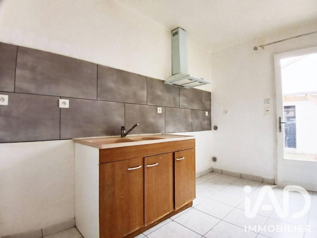 Maison 4 Pièce(s) Yzernay - Photo 2