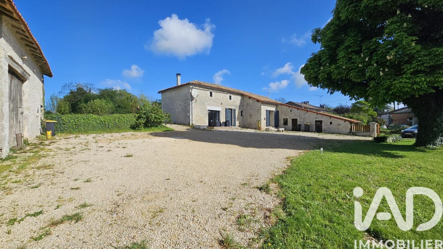 Maison 6 Pièce(s) Saint-Macoux - Photo 1