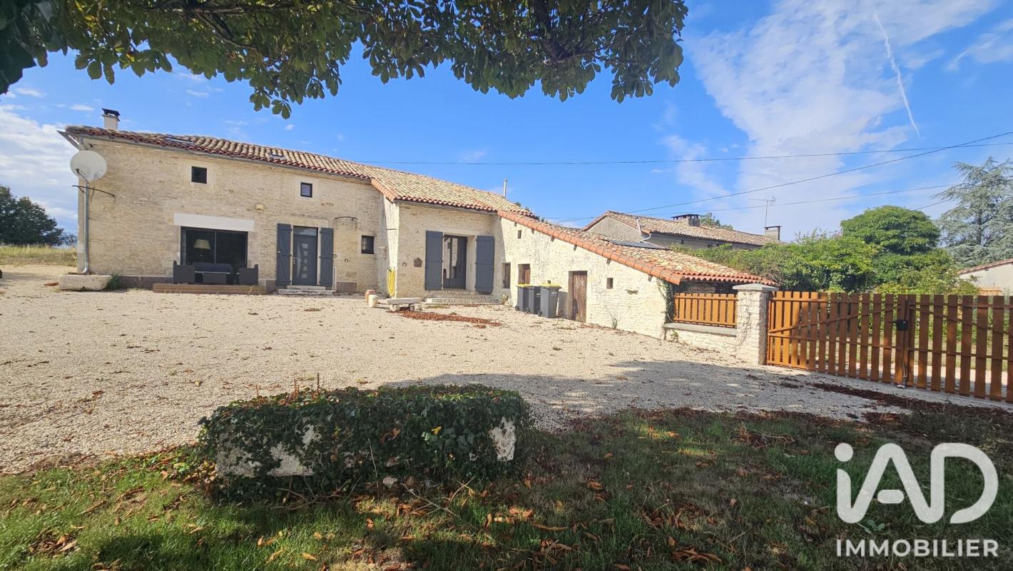 Maison 6 Pièce(s) Saint-Macoux - Photo 2