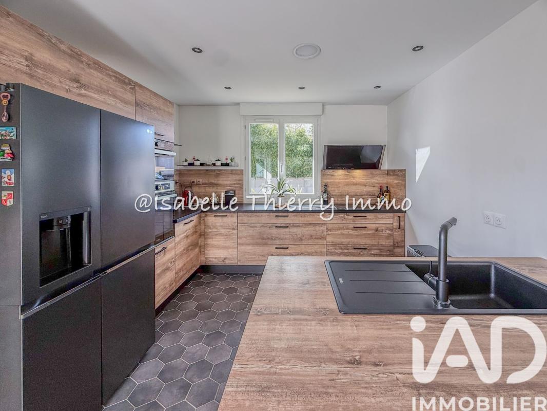 Maison 7 Pièce(s) La Ville-du-Bois