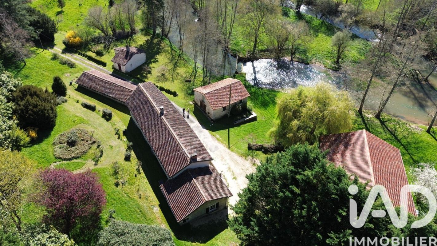 Maison 8 Pièce(s) Charroux