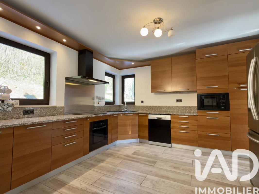 Maison 8 Pièce(s) Thil