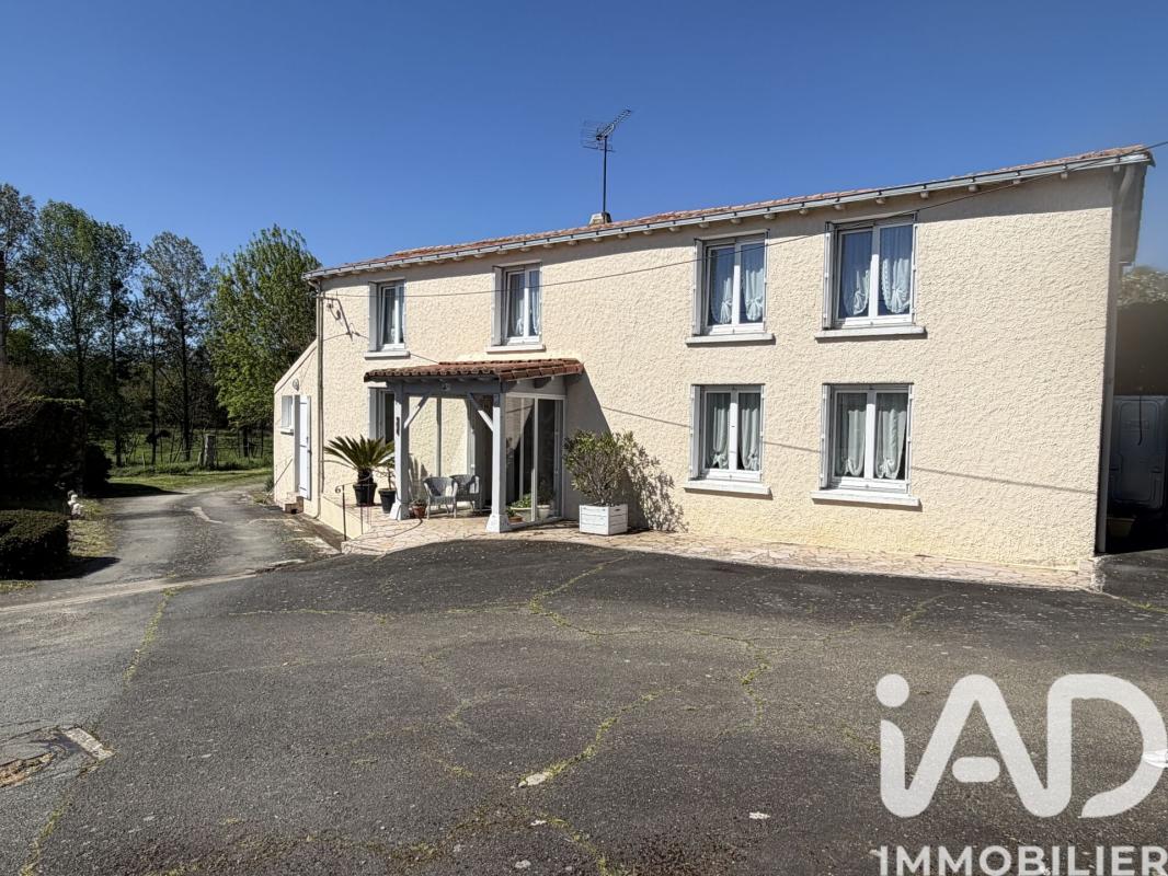 Maison de village 7 Pièce(s) Saint-Hilaire-de-Voust