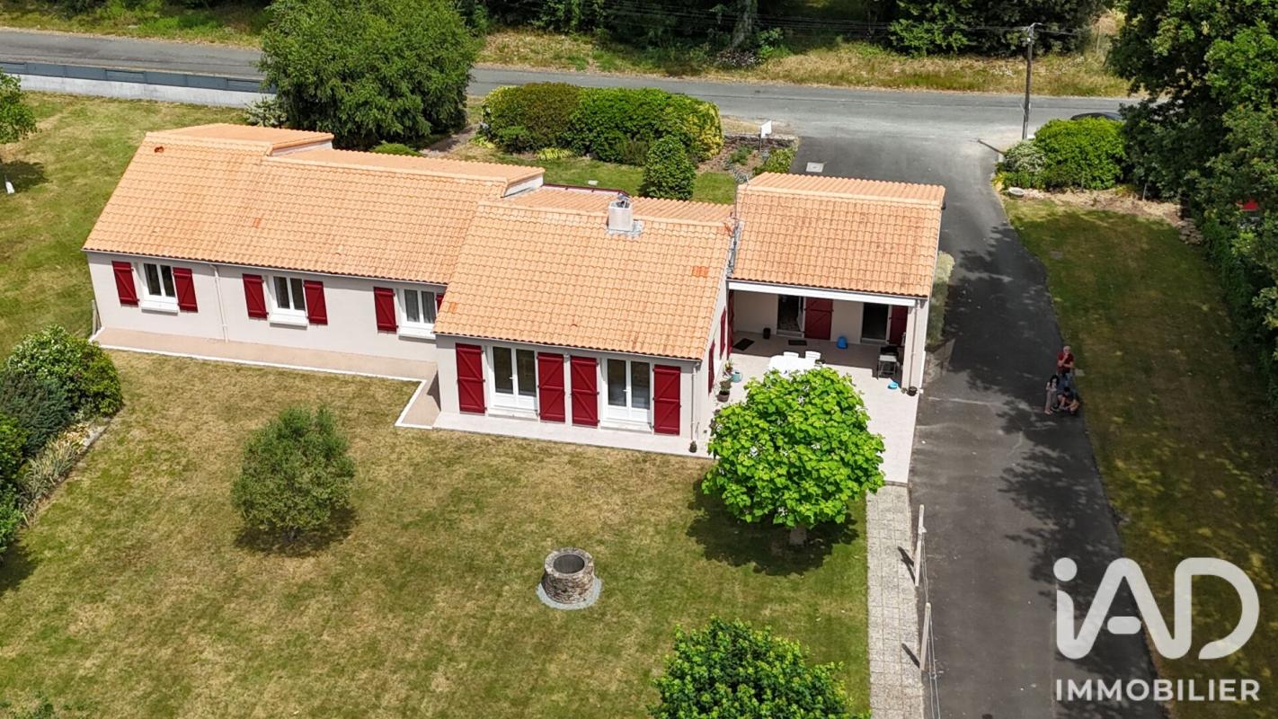 Maison 8 Pièce(s) Saint-Denis-la-Chevasse