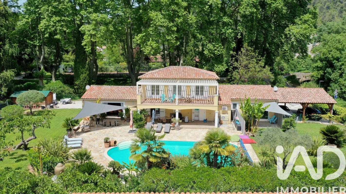 Villa 8 Pièce(s) Solliès-Toucas