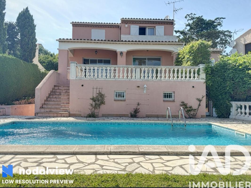 Villa 9 Pièce(s) Roquebrune-sur-Argens