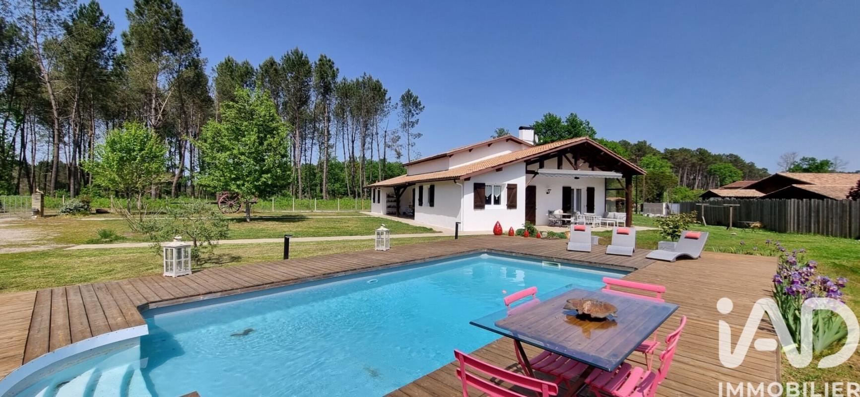 Propriété 5 Pièce(s) Salles