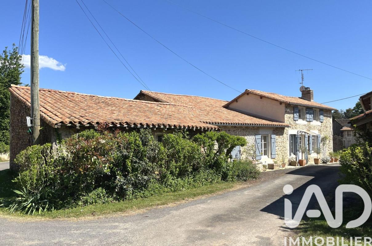 Maison 9 Pièce(s) Valence-en-Poitou