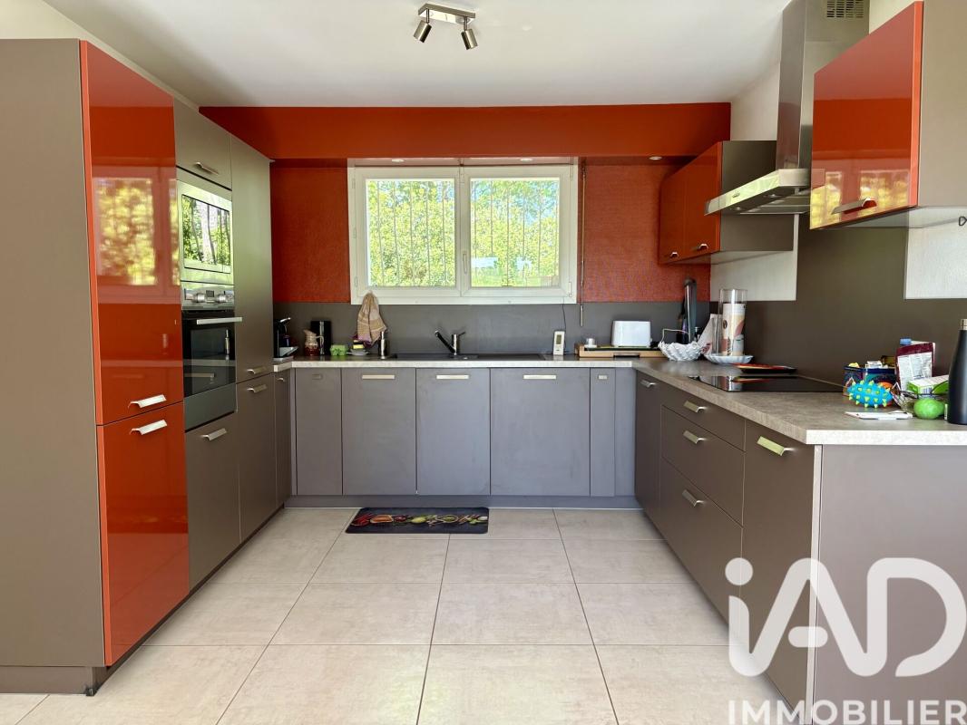 Maison 5 Pièce(s) Bourg-Charente
