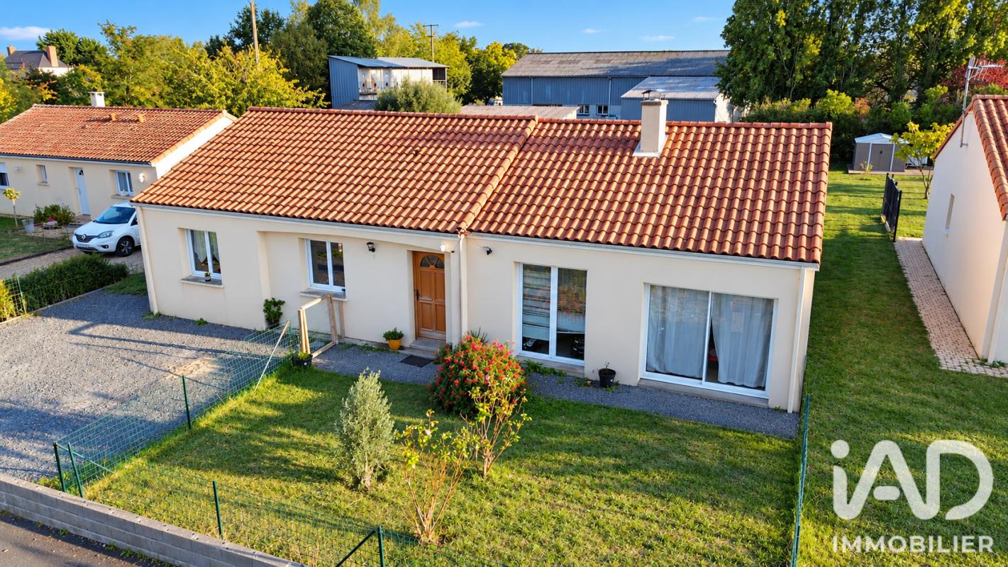 Maison 6 Pièce(s) Saint-Macaire-du-Bois - Photo 1
