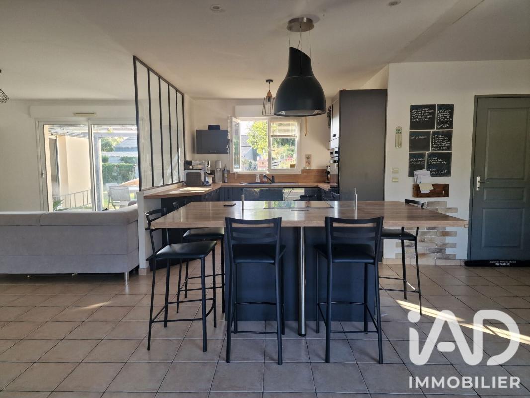 Maison 6 Pièce(s) Saint-Macaire-du-Bois - Photo 2