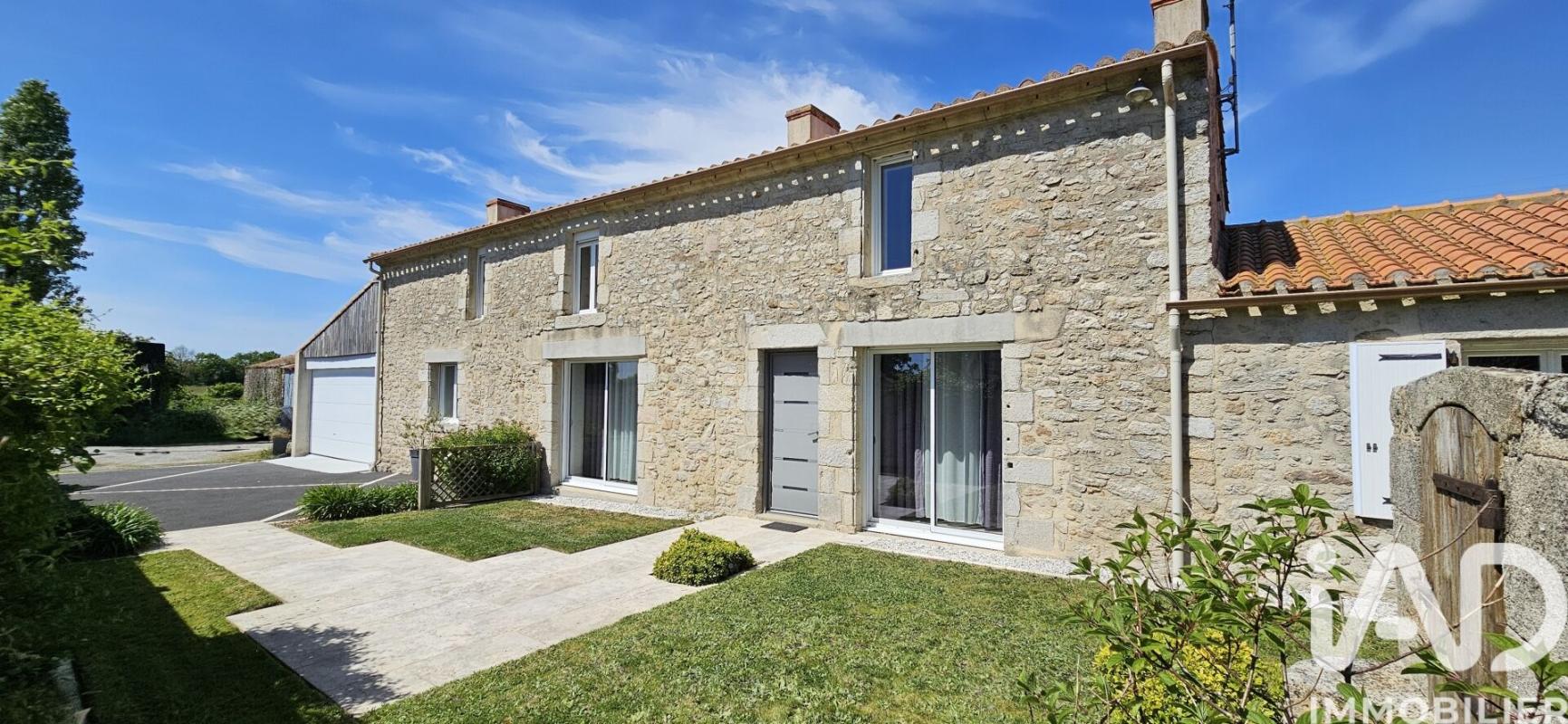 Maison longère 7 Pièce(s) Les Lucs-sur-Boulogne