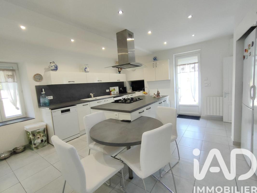 Maison 4 Pièce(s) Chenac-Saint-Seurin-d'Uzet - Photo 11