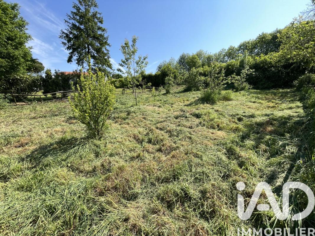 Terrain  Montournais
