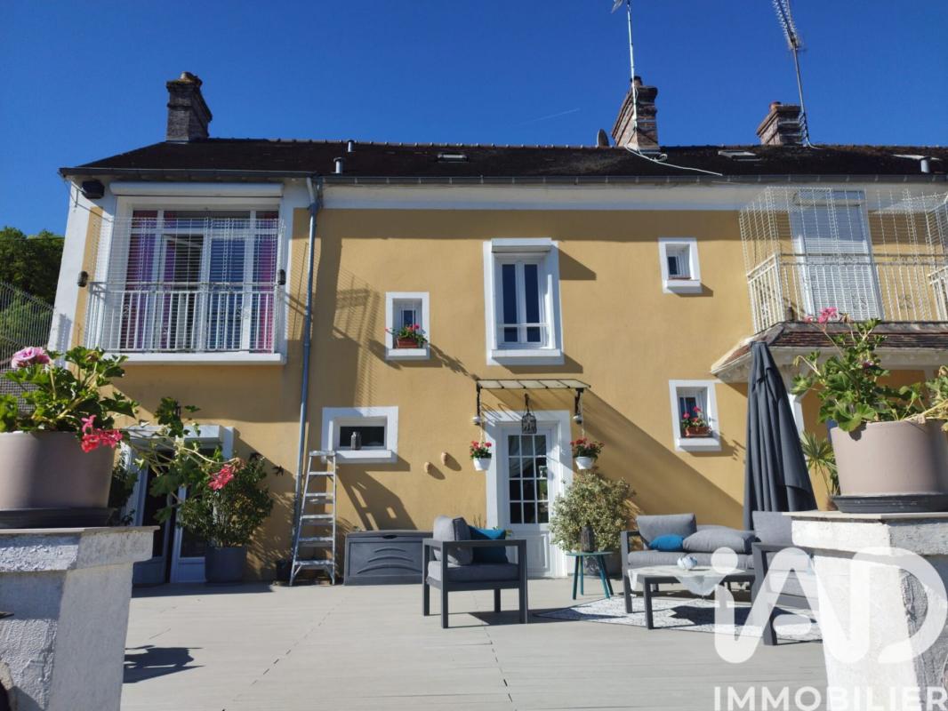 Maison 7 Pièce(s) Saint-Jean-les-Deux-Jumeaux