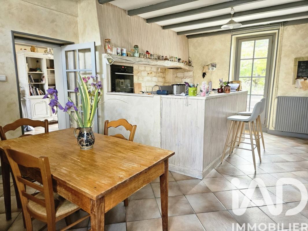 Maison 8 Pièce(s) Saint-Même-les-Carrières - Photo 2