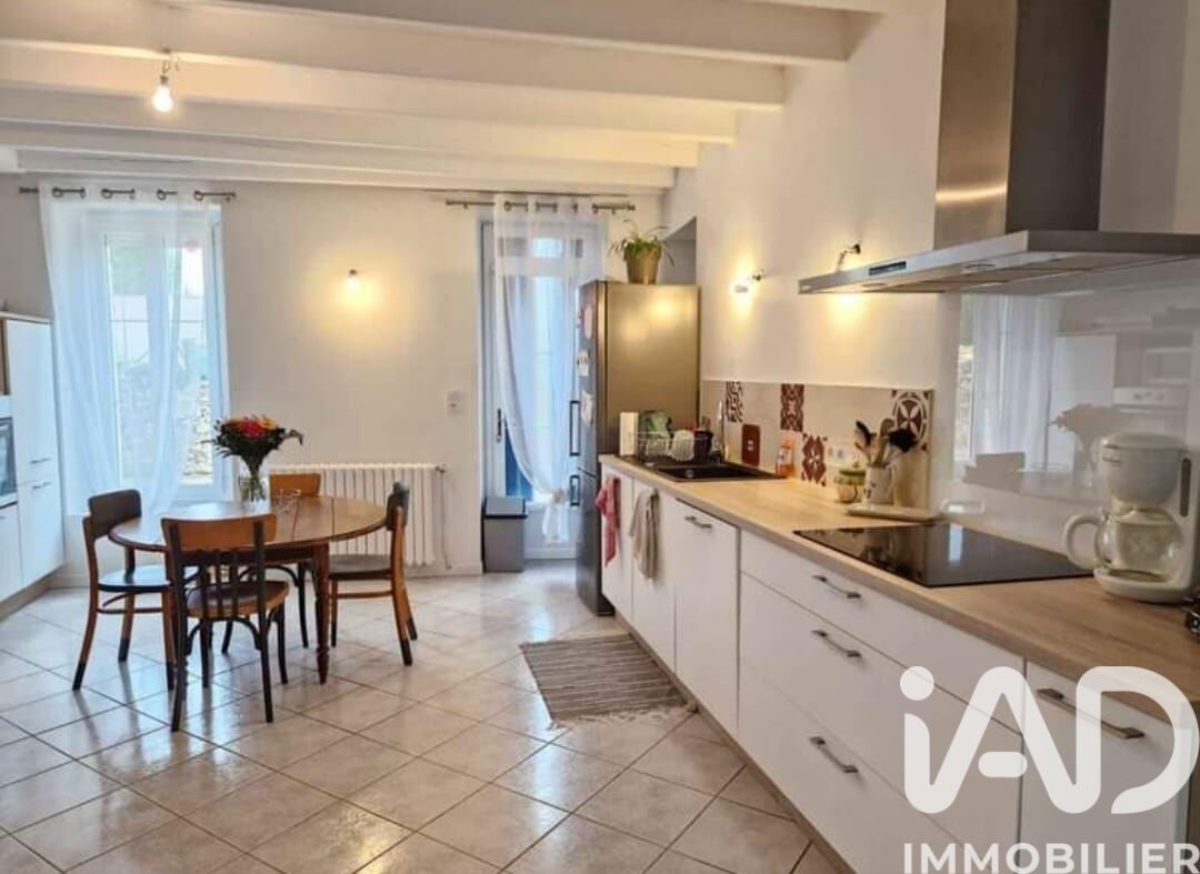 Maison 4 Pièce(s) Roches-Prémarie-Andillé