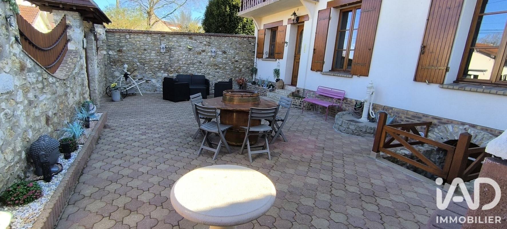 Maison 5 Pièce(s) Condé-Sainte-Libiaire