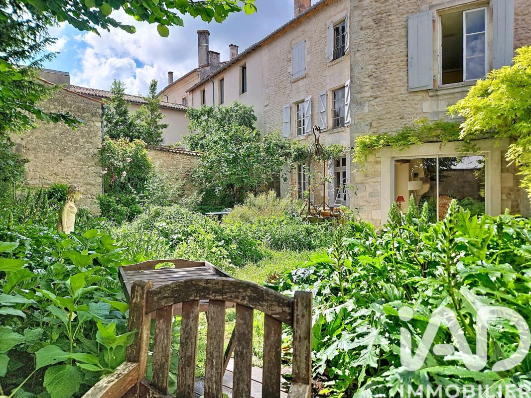 Maison 11 Pièce(s) Saint-Jean-d'Angély - Photo 2