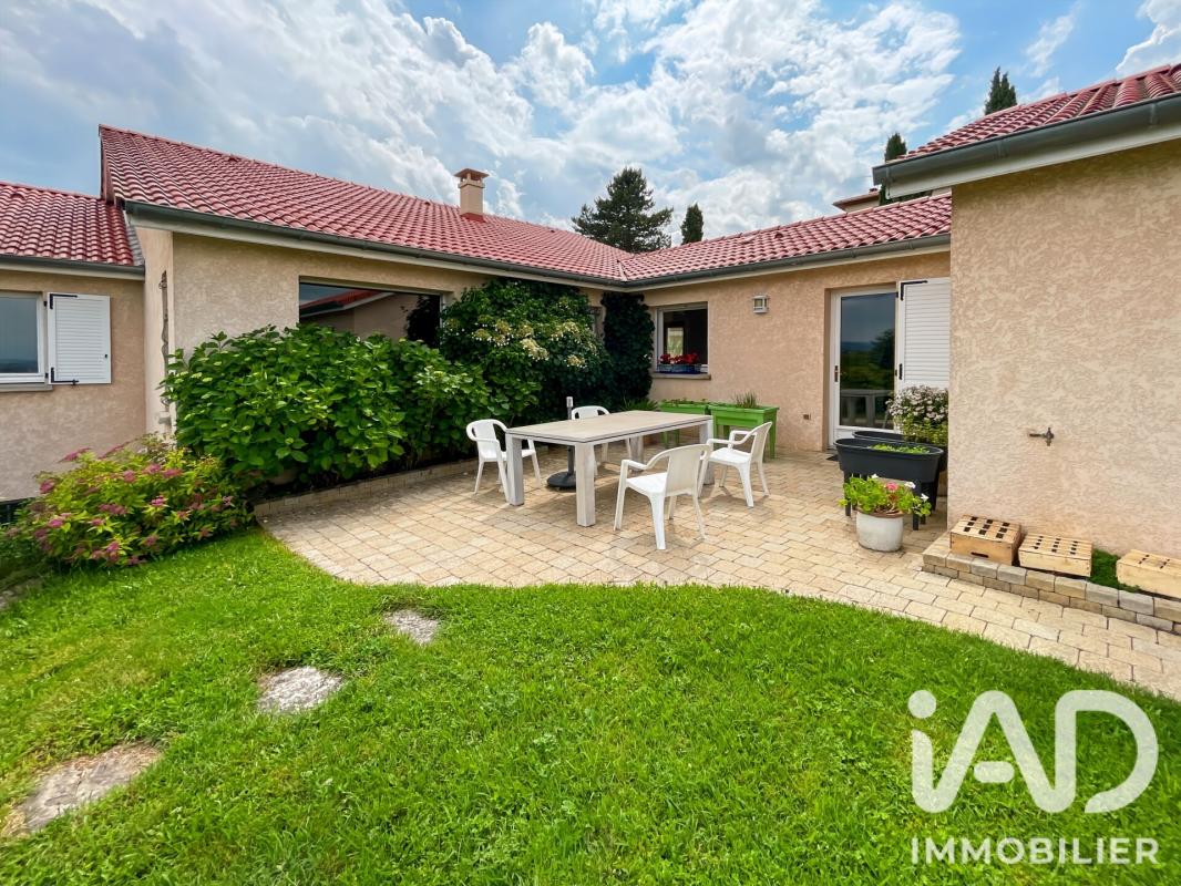 Maison 8 Pièce(s) Saint-Genest-Lerpt - Photo 2