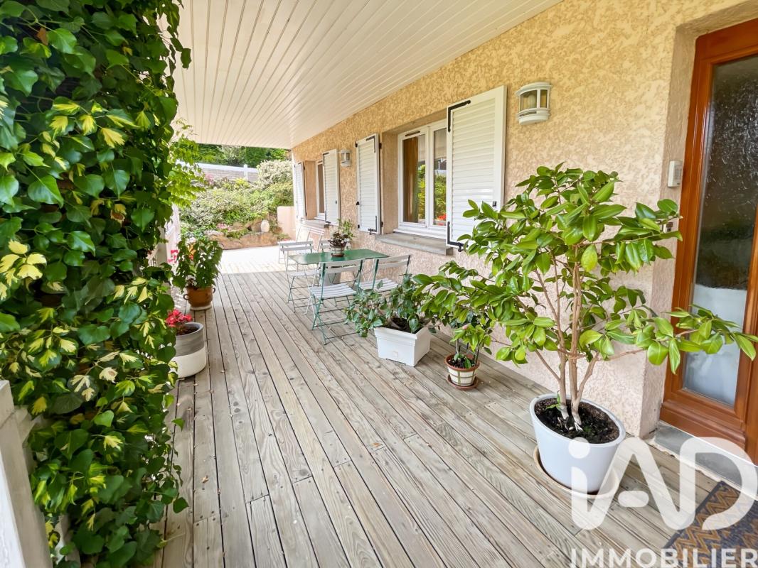 Maison 8 Pièce(s) Saint-Genest-Lerpt - Photo 3