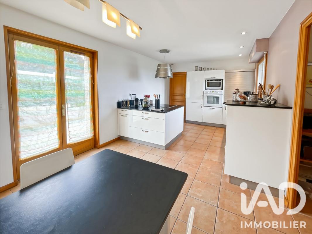 Maison 8 Pièce(s) Saint-Genest-Lerpt - Photo 8