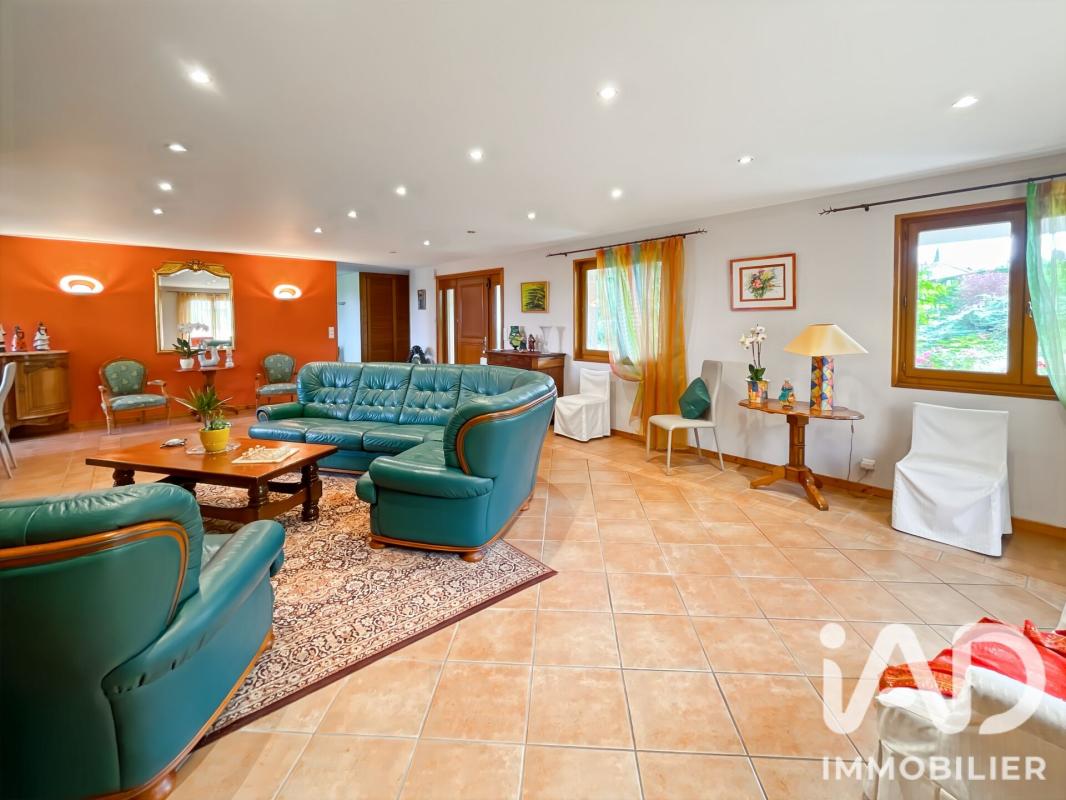 Maison 8 Pièce(s) Saint-Genest-Lerpt - Photo 12