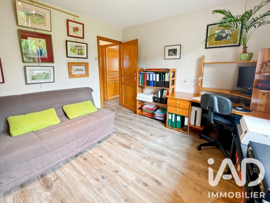 Maison 8 Pièce(s) Saint-Genest-Lerpt - Photo 13