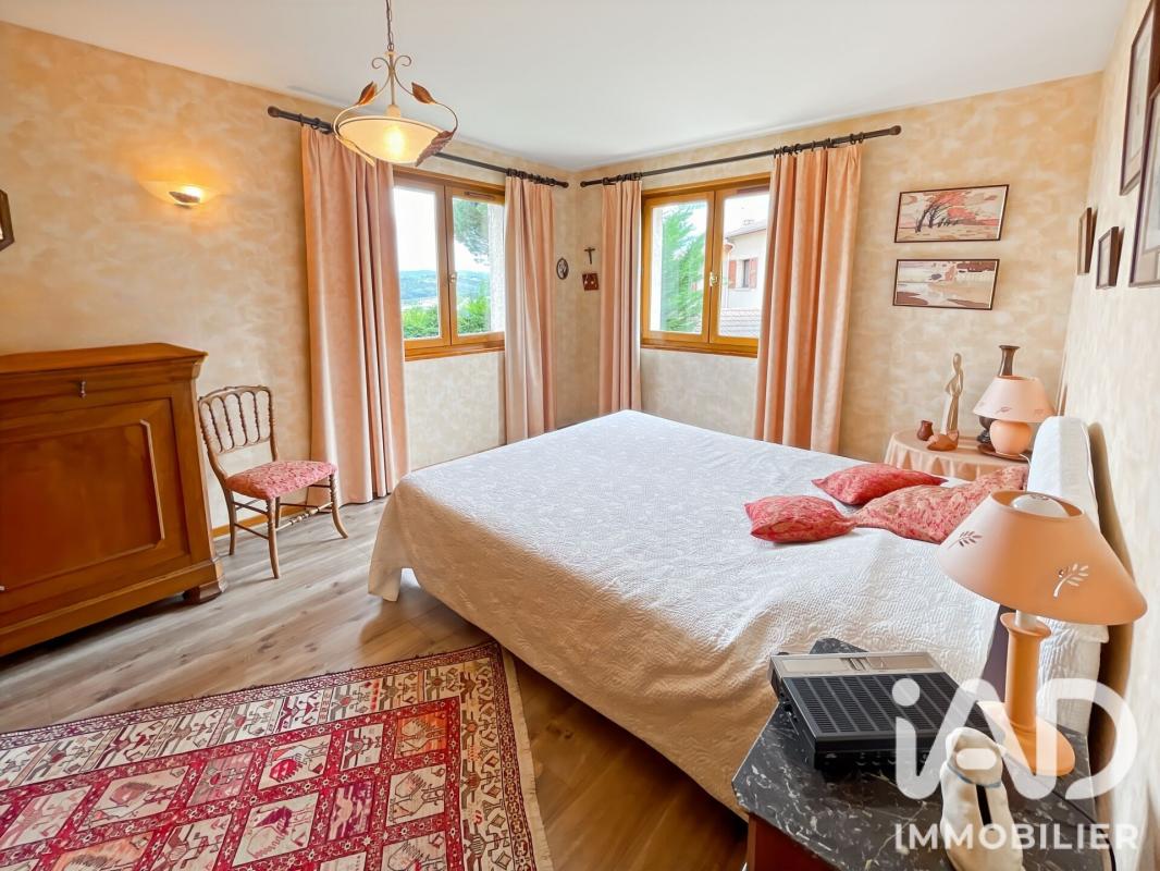 Maison 8 Pièce(s) Saint-Genest-Lerpt - Photo 14