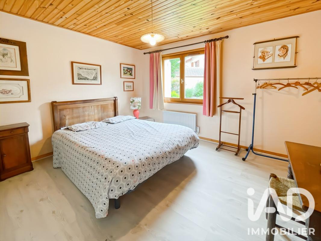 Maison 8 Pièce(s) Saint-Genest-Lerpt - Photo 15