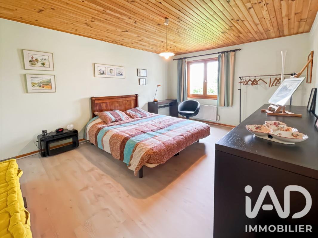 Maison 8 Pièce(s) Saint-Genest-Lerpt - Photo 16