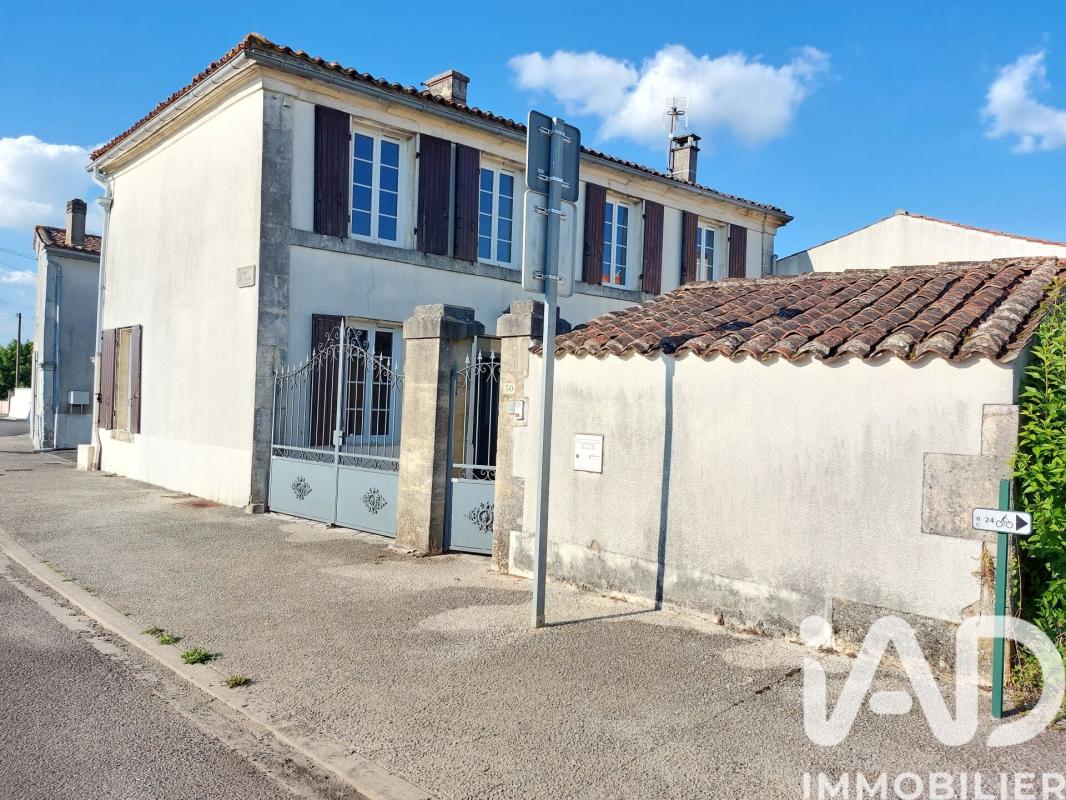 Maison longère 5 Pièce(s) Cherves-Richemont