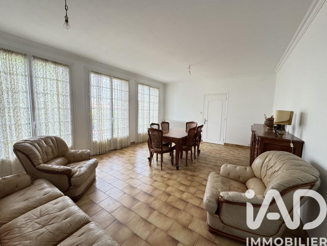 Maison 4 Pièce(s) La Rochefoucauld-en-Angoumois - Photo 4