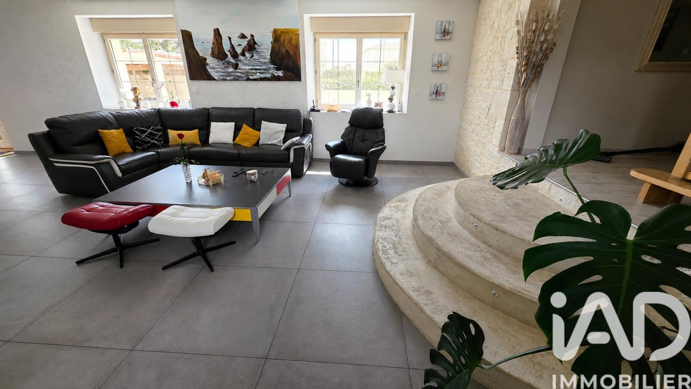 Maison 7 Pièce(s) Saint-Hilaire-des-Loges