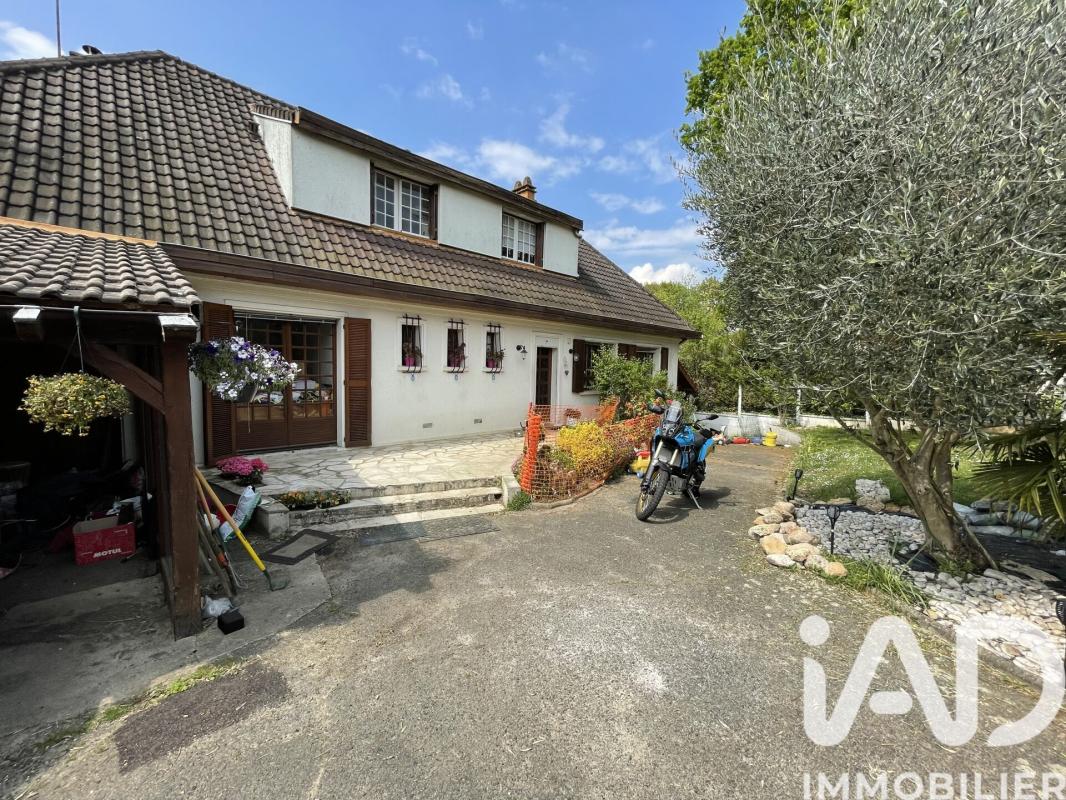 Maison 8 Pièce(s) Vaux-le-Pénil