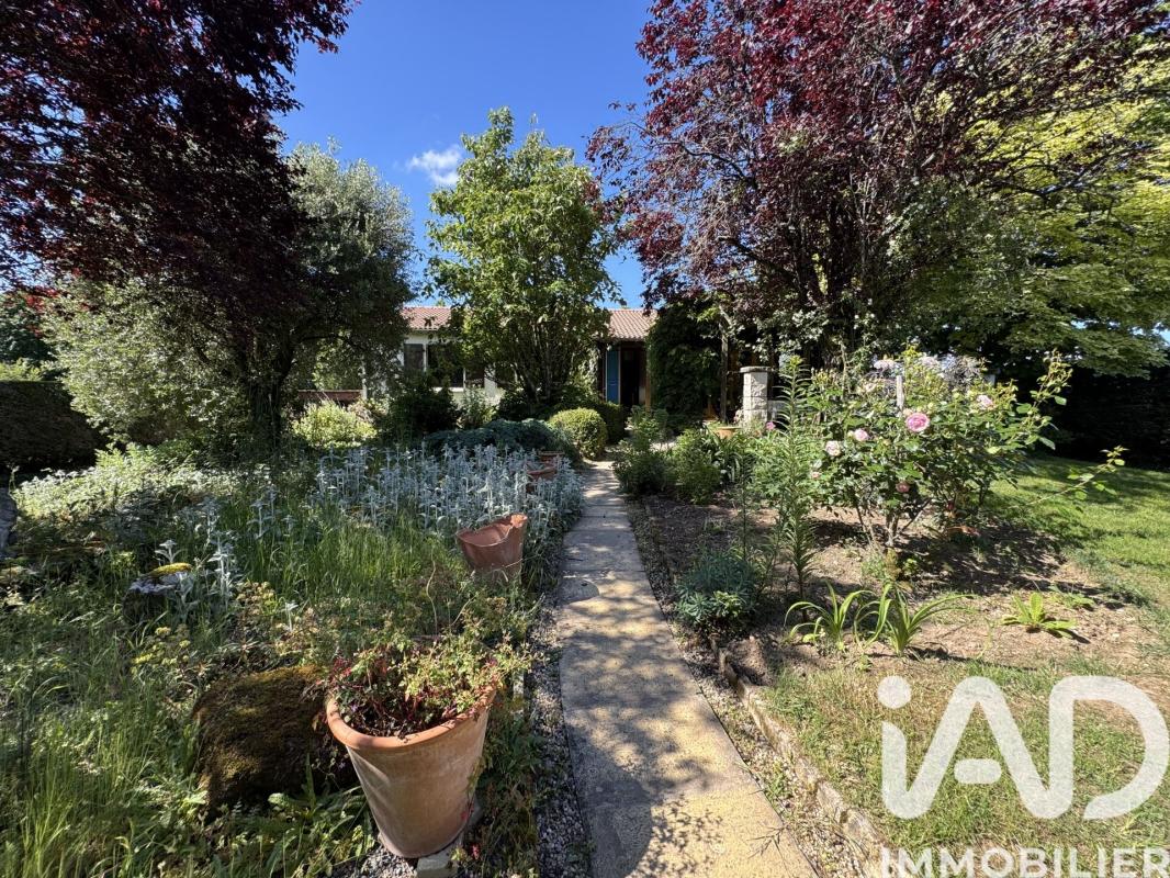 Maison 7 Pièce(s) Saint-Cyr-des-Gâts - Photo 2