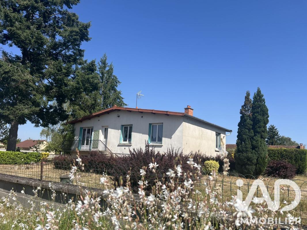 Maison 5 Pièce(s) Montceaux-l'Étoile
