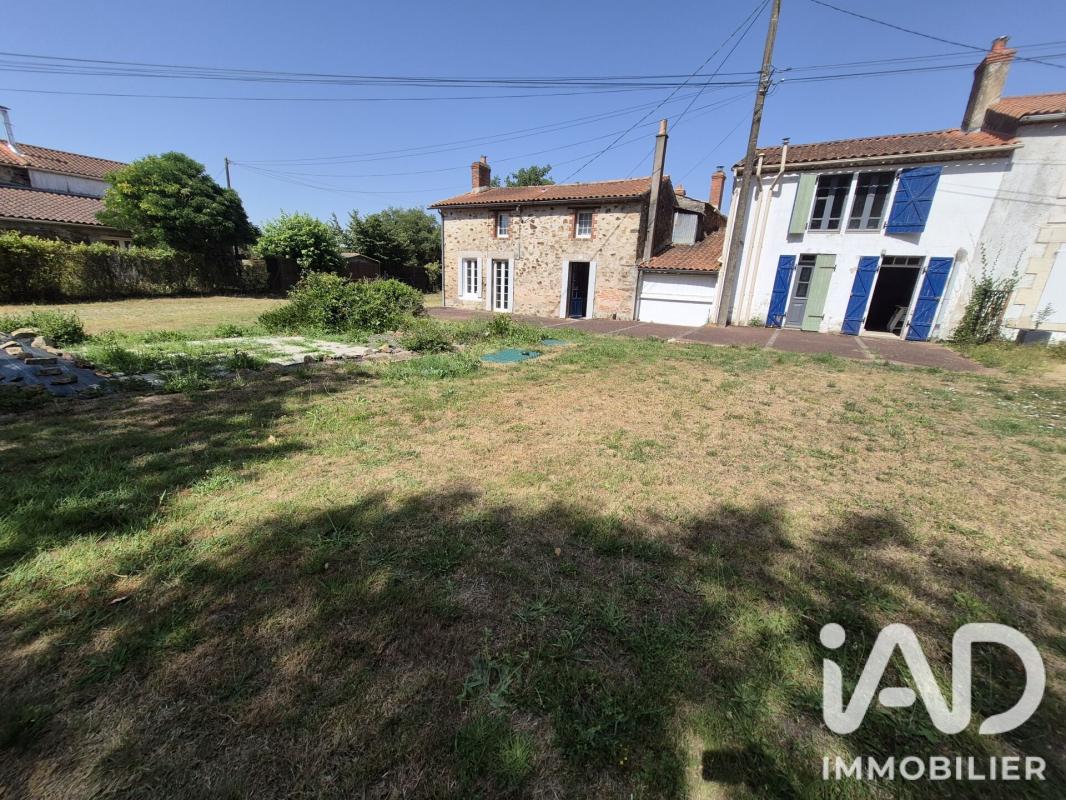 Maison 7 Pièce(s) Saint-Hilaire-le-Vouhis