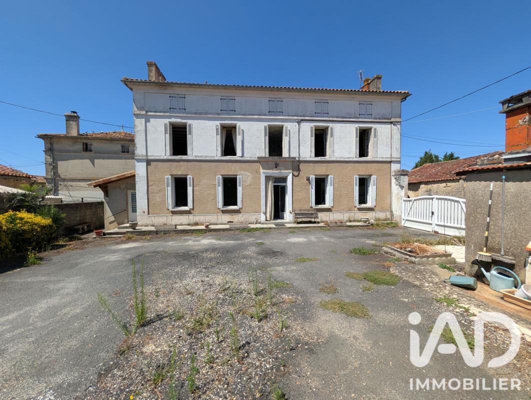 Maison de village 8 Pièce(s) Mosnac