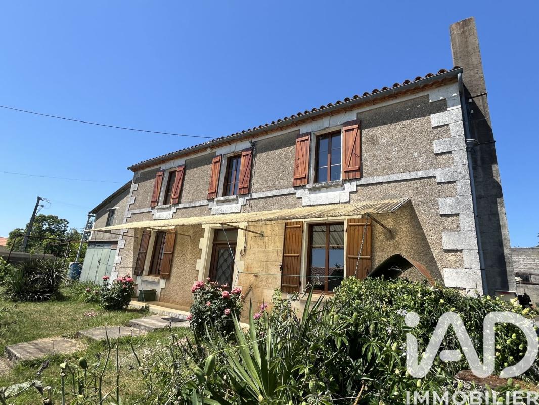 Maison 4 Pièce(s) Lussac