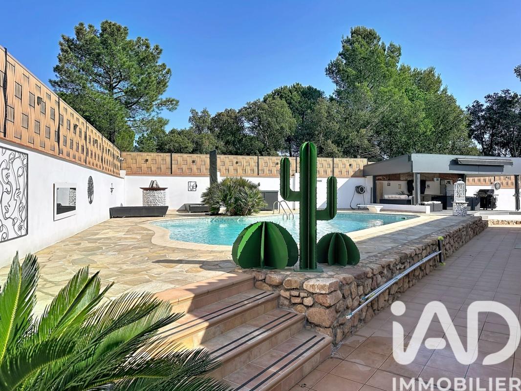 Villa 8 Pièce(s) Roquebrune-sur-Argens