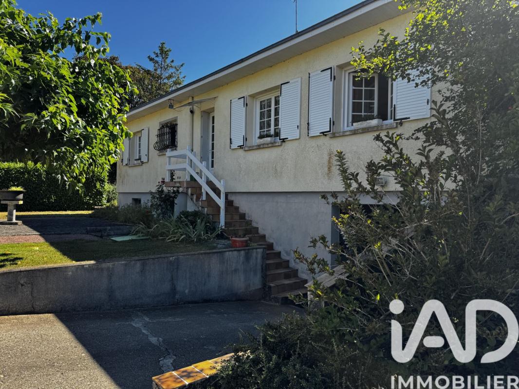 Maison 9 Pièce(s) Saint-Germain-de-Lusignan - Photo 15