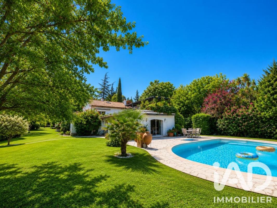 Villa 8 Pièce(s) Roquefort-les-Pins
