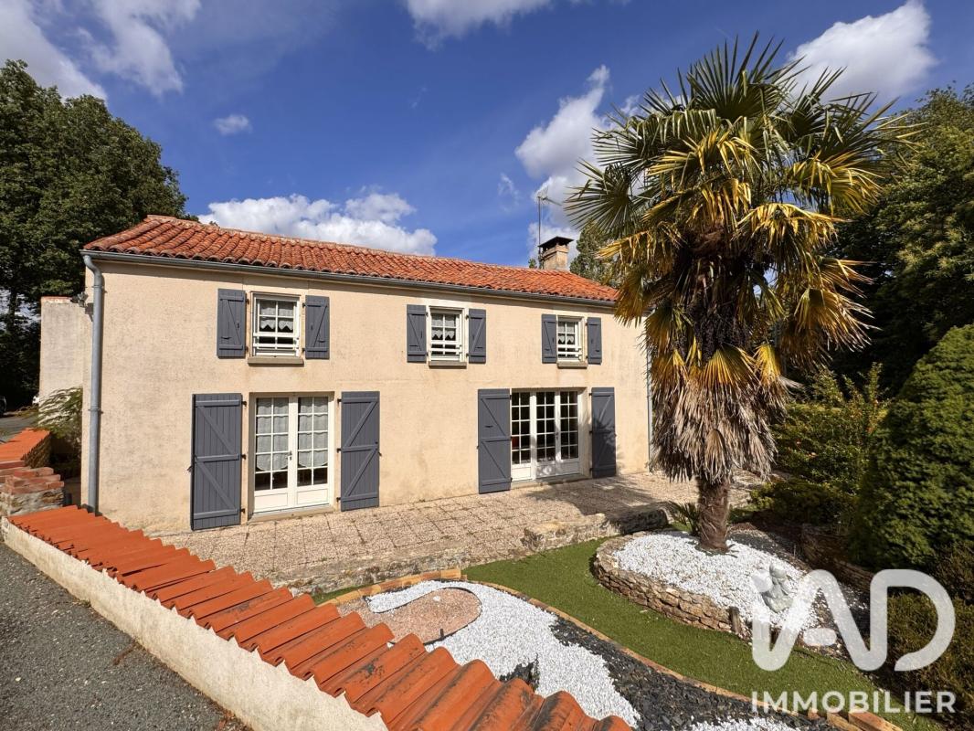 Maison 5 Pièce(s) Saint-Cyr-des-Gâts