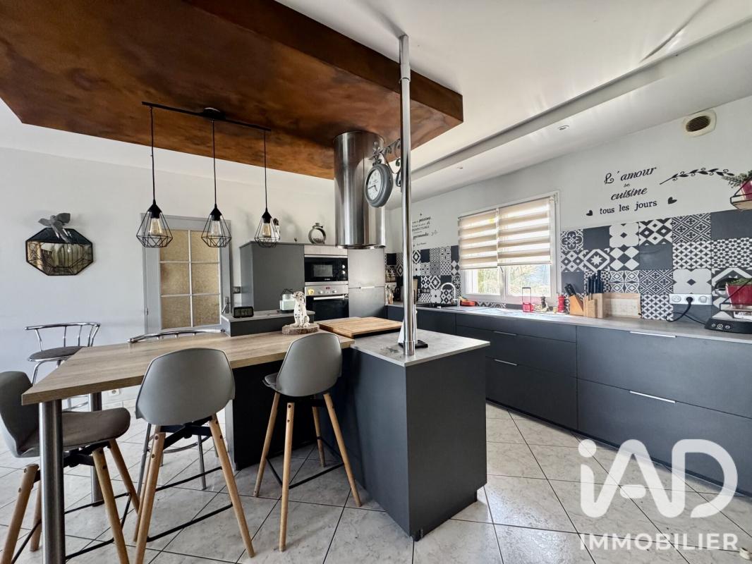 Maison 8 Pièce(s) La Châtaigneraie - Photo 2