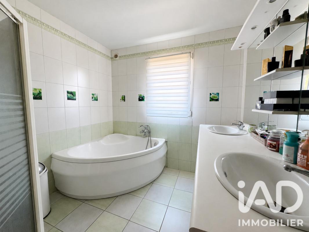 Maison 8 Pièce(s) La Châtaigneraie - Photo 9