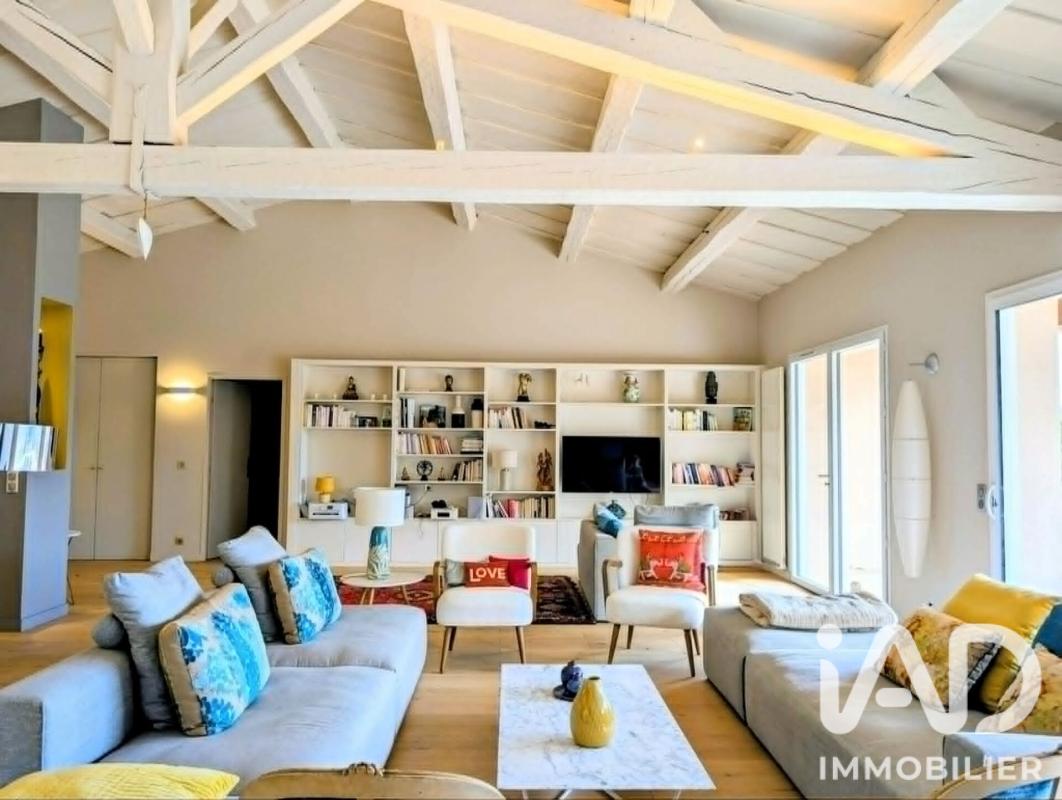 Propriété 8 Pièce(s) Pierrefeu-du-Var